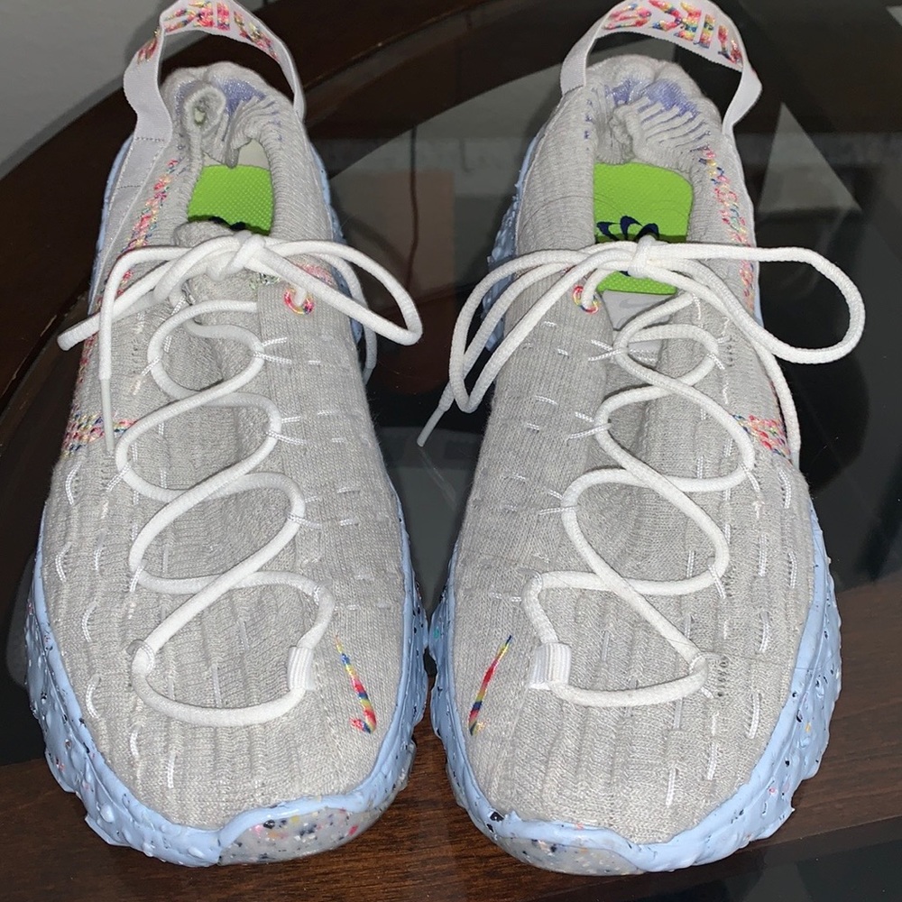 LIKE NEW NIKE SPACE HIPPIE SHOES!